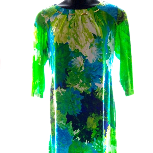 Roz & Ali Dresses & Skirts - Beautiful Watercolor Floral Shift Dress EUC 💠